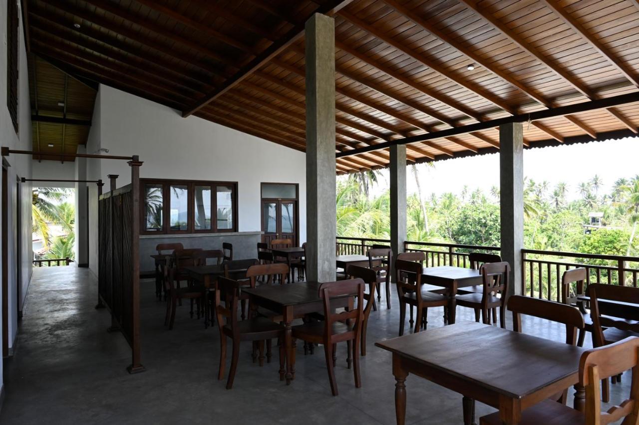 Beach Inns Holiday Resort - Celeste Matara Bagian luar foto