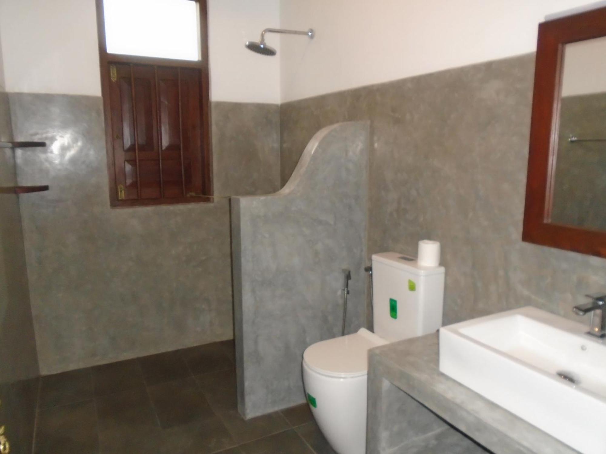 Beach Inns Holiday Resort - Celeste Matara Bagian luar foto